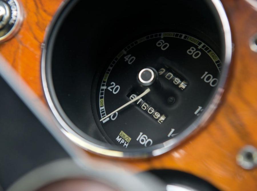  Toyota 2000GT 1967 года  (фото 13 из 27)
